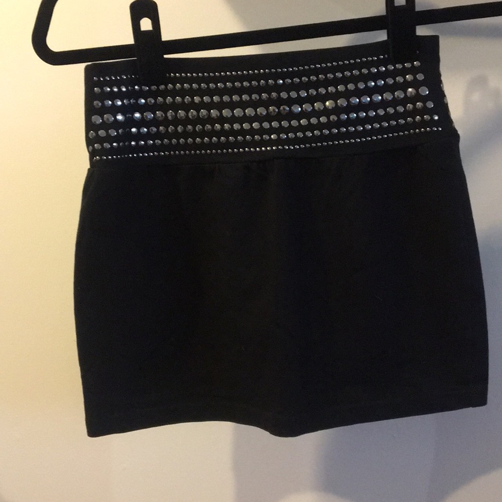 Stretchy skirt with studded detail